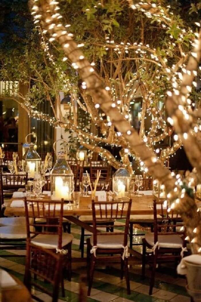 Lighting-draped-on-trees-decor-ideas