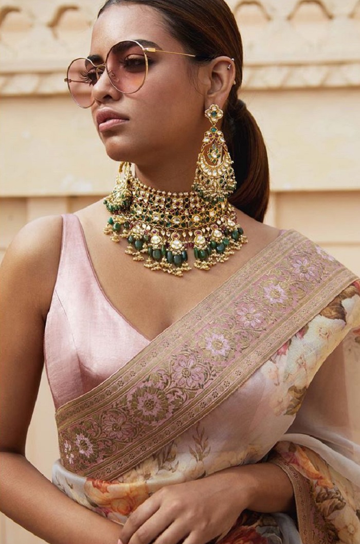 necklace-and-earrings-in-green-color-by-sabyasachi