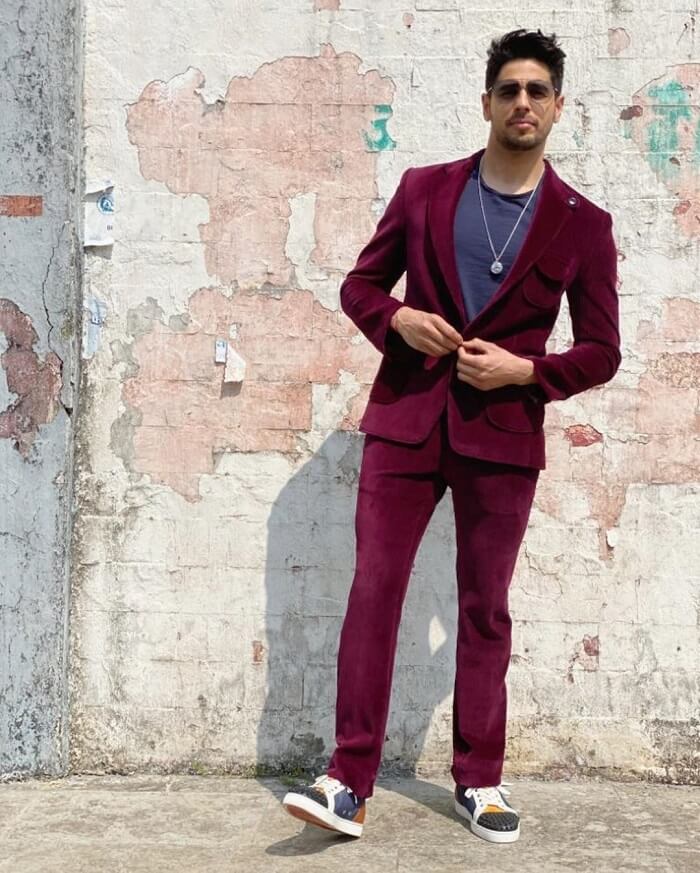sidharth-malhotra-in-maroon-outfit