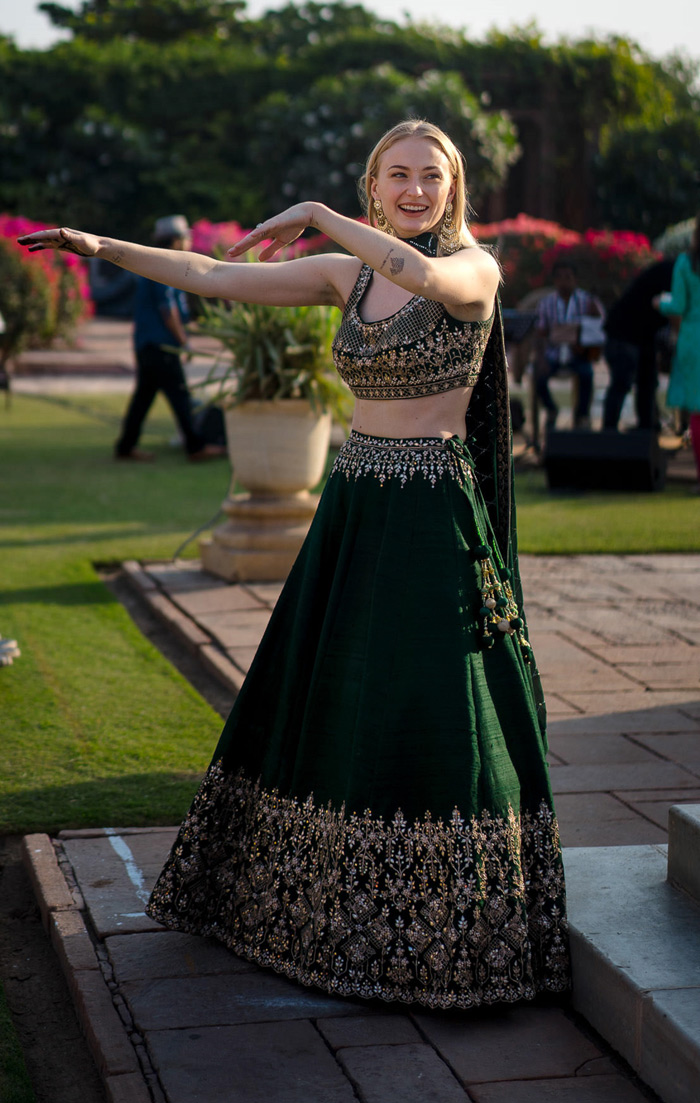 sophie-turner-in-green-lehenga-at-priyanka-chopra-wedding