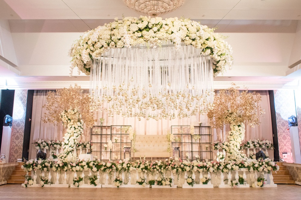 Mesmerizing Wedding Decor To Bedazzled With The Grandiose Of Chandeliers