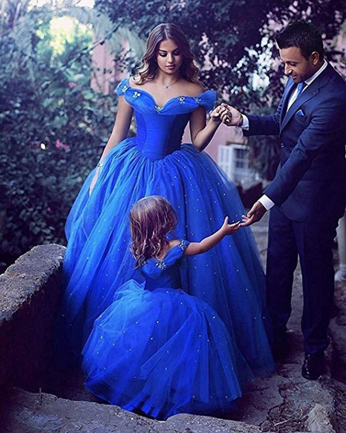 cindrella-inspired-gown-family-picture-verebena