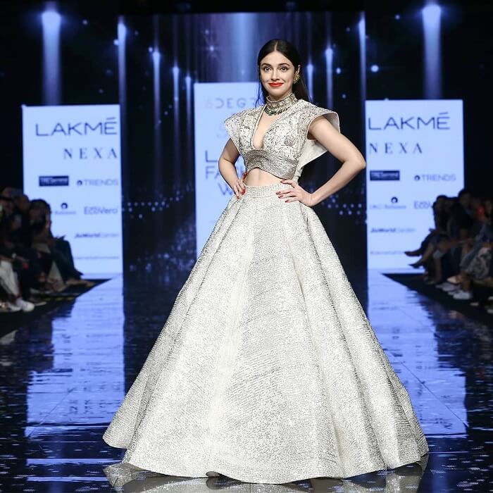 divya-khosla-kumar-at-lakme-fashion-week-2020