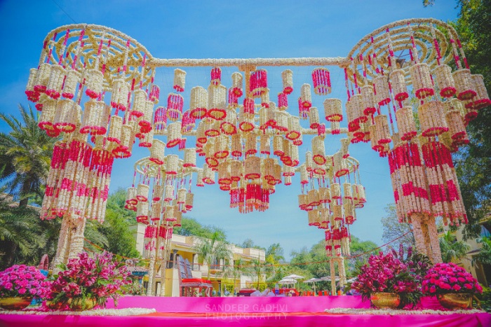 wedding-decor-ideas-with-chandelier-flowers-&-lights-verbena-17