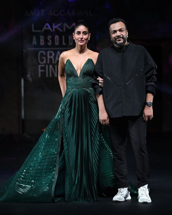 kareena-kapoor-khan-for-amit-aggarwal-at-lakme-fashion-week-2020