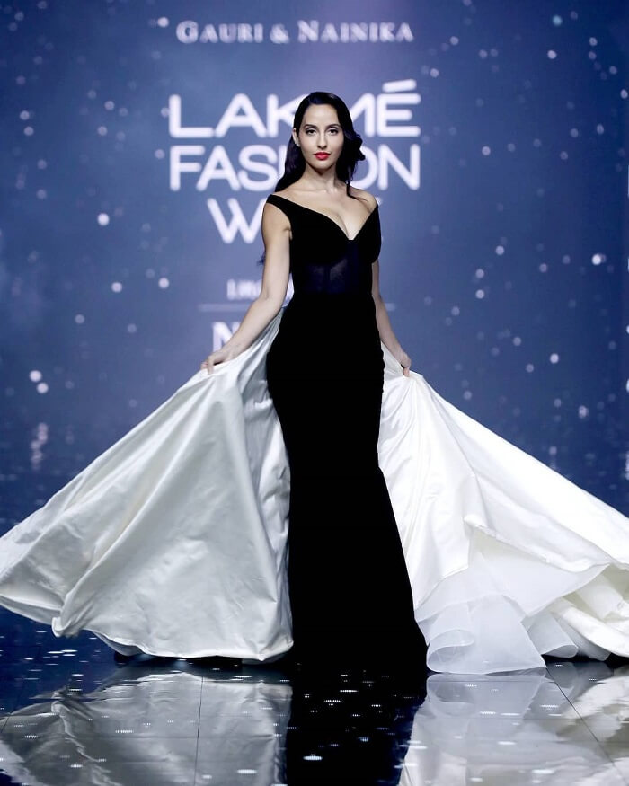 nora-fatehi-at-lakme-fashion-week-2020