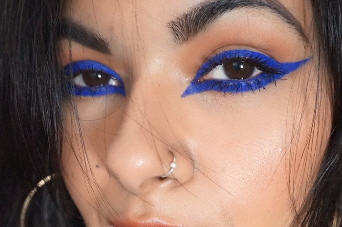 royal-blue-eyeliner-makeup-look