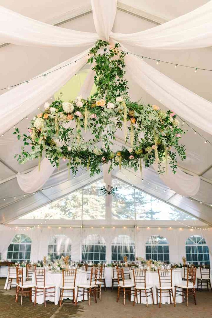 wedding-decor-ideas-with-chandelier-flowers-&-lights-verbena-6