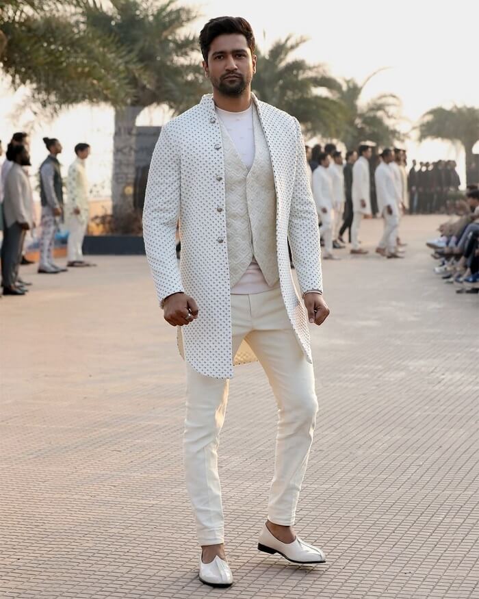 vicky-kaushal-at-lakme-fashion-week-2020