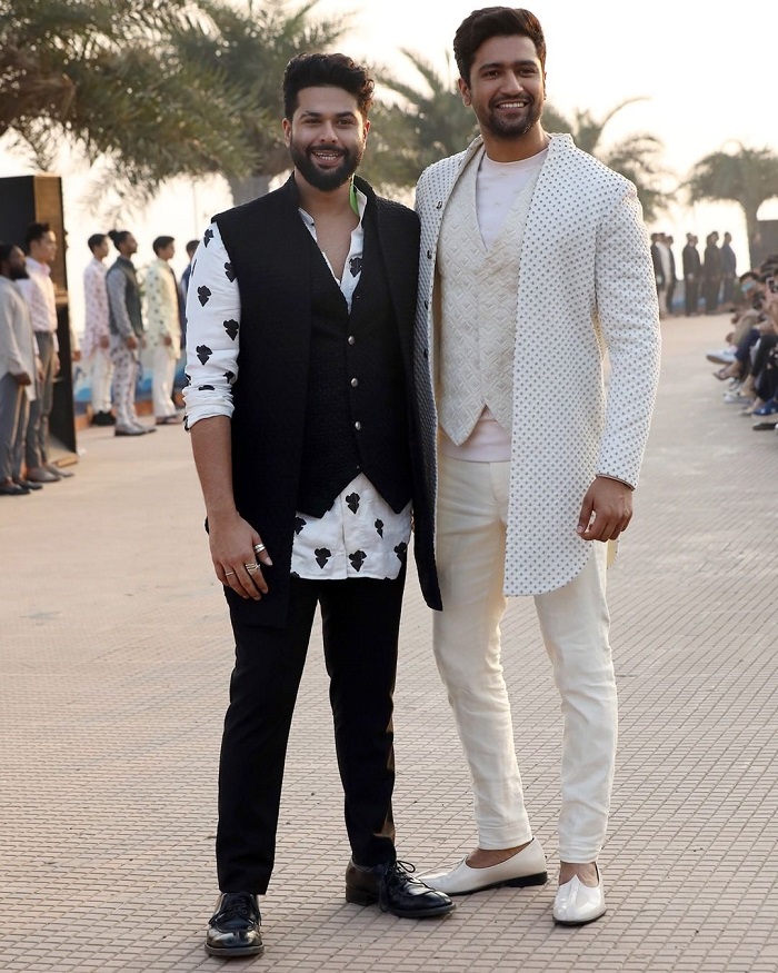 vicky-kaushal-for-kunal-rawal-at-lakme-fashion-week-2020