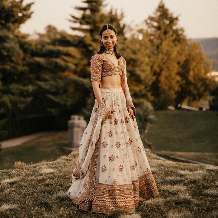 Sabyasachi Inspired Designer Summer Wedding Outfits For Grooms & Brides Of 2020!10