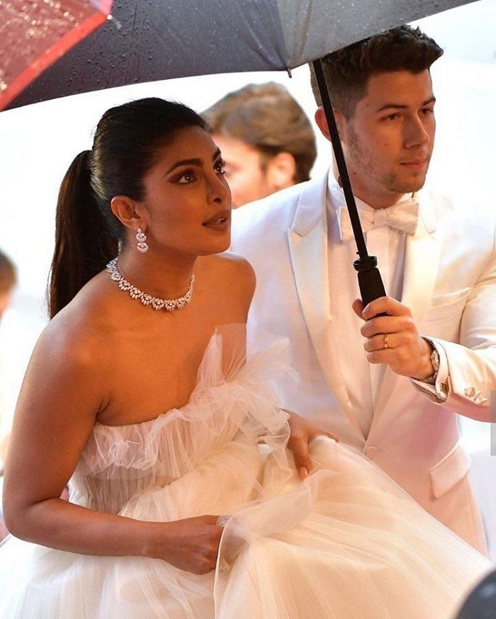 priyanka chopra with husband nick jonas flaunting her jewellery collection