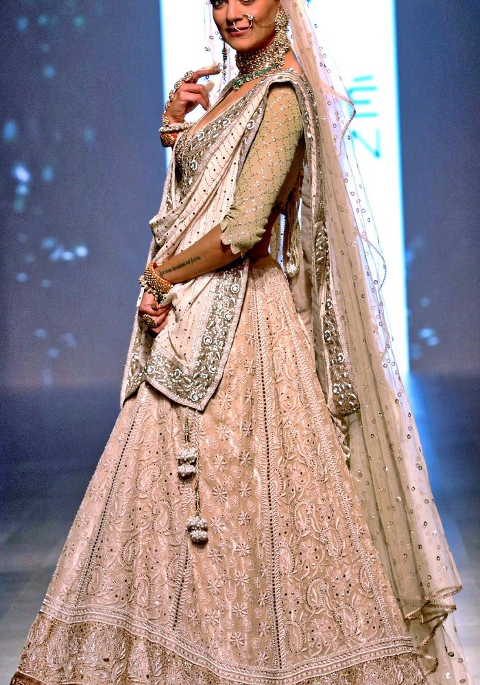 sushmita-sen-showstopper-off-white-lehenga-verbena