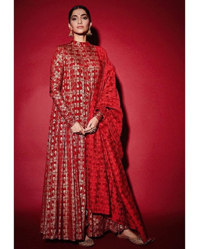 Sonam kapoor ahuja kurta unconventional kurta Verbena Shaadidukaan 13