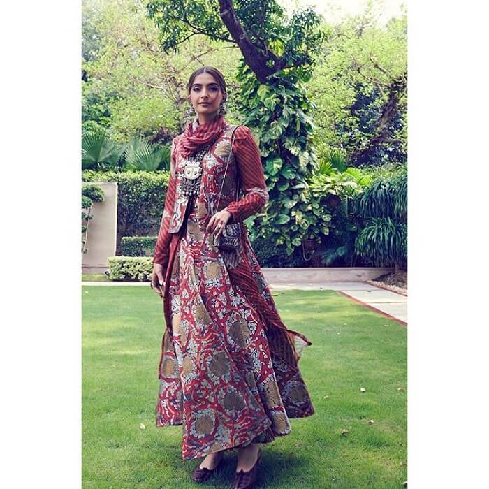 Sonam kapoor ahuja kurta unconventional kurta Verbena Shaadidukaan 17