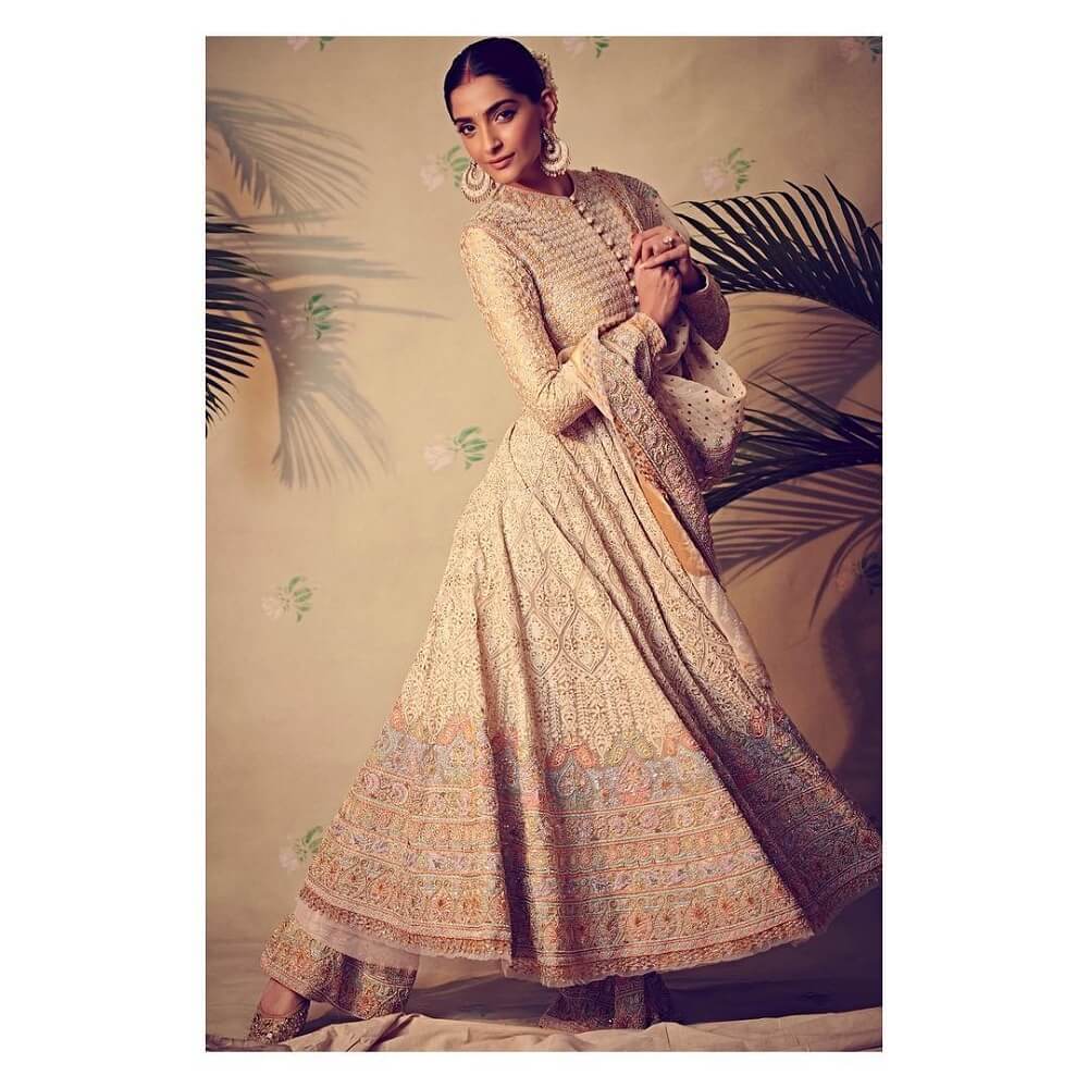 Drool-Worthy Stylish Kurtas Designs Straight From Sonam Kapoor Ahuja’s Closet